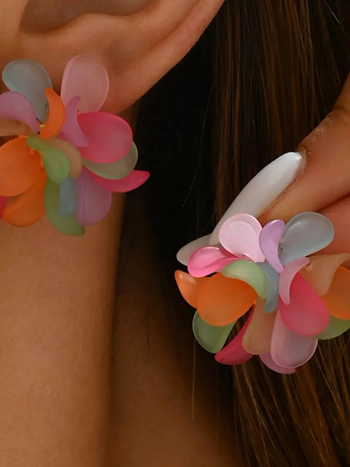 Acrylic Colorful Flower Stud Earrings — detail view — Livostyle
