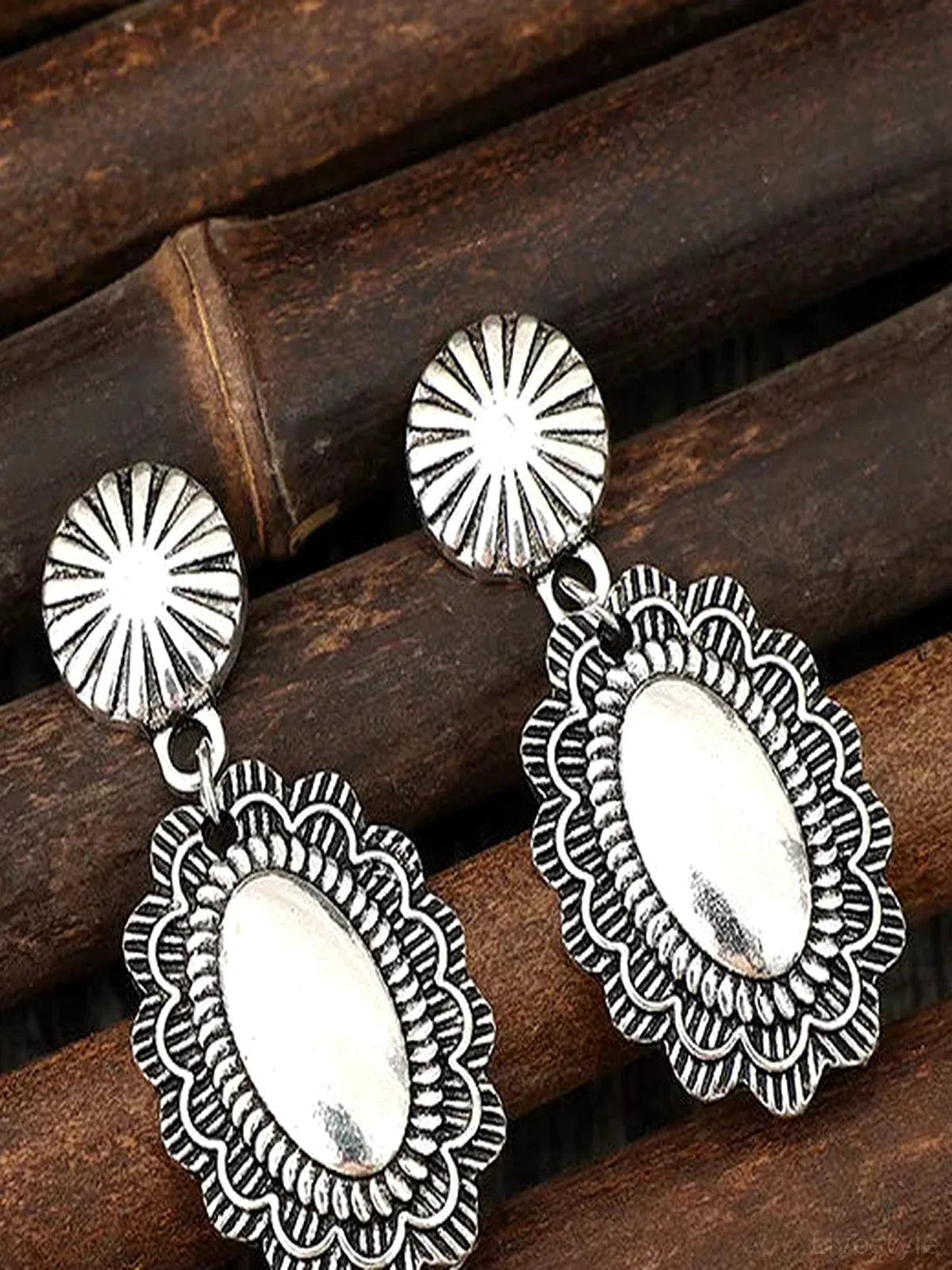 Alloy Flower Dangle Earrings — detail view — Livostyle