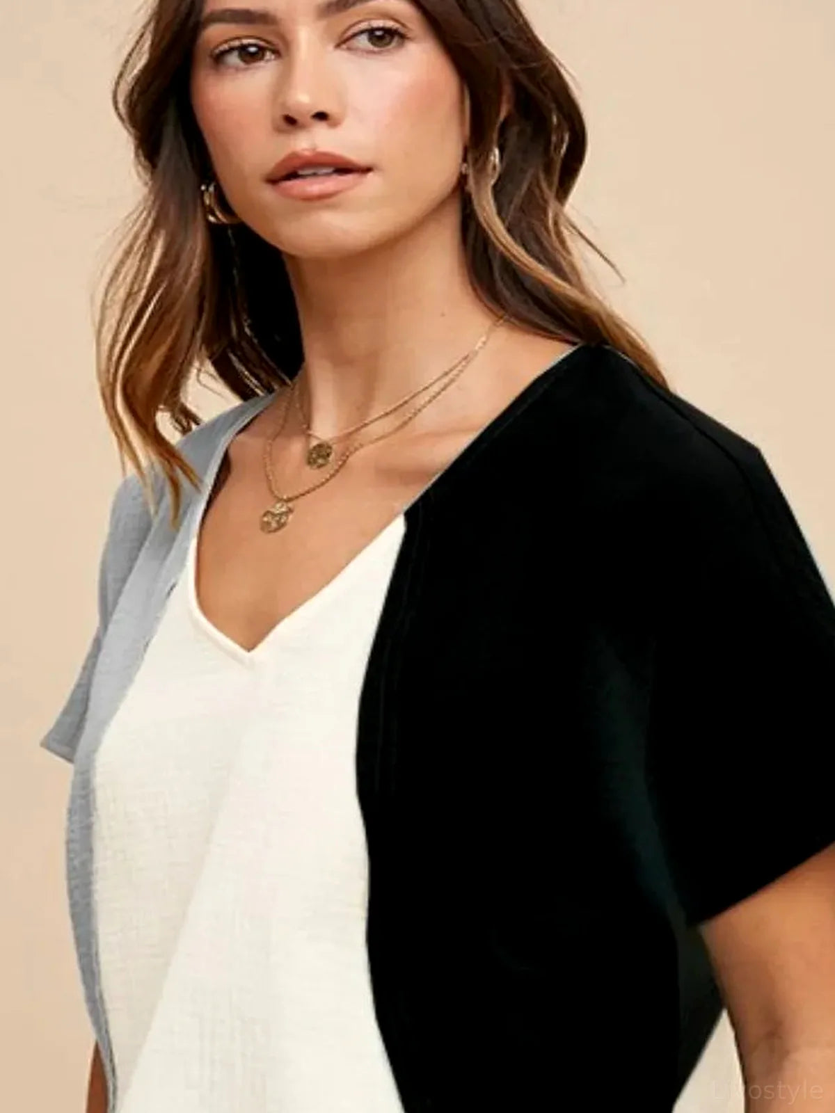 Stylish V-Neck Cotton Gauze Top with Color Block Design — detail view — Livostyle