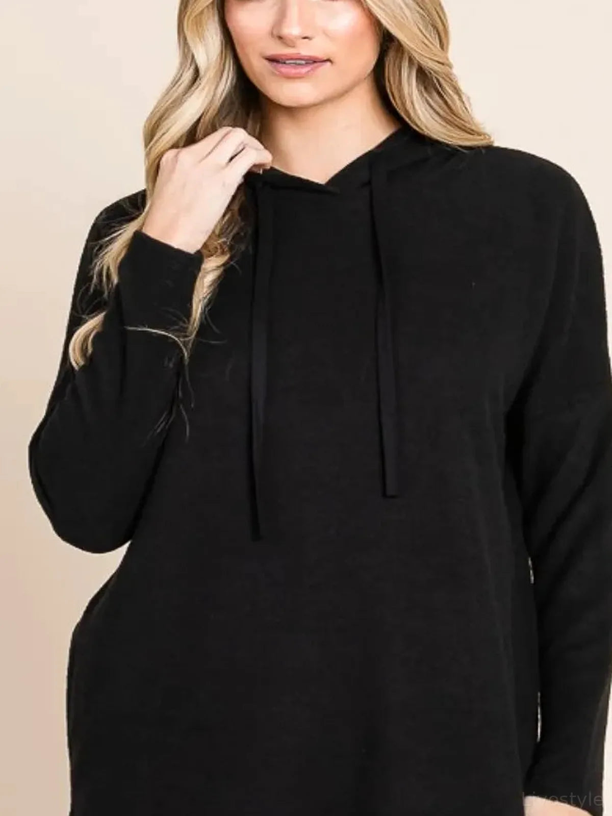 Relaxed-Fit Knit Hoodie with Drop Shoulders — detail view — Livostyle