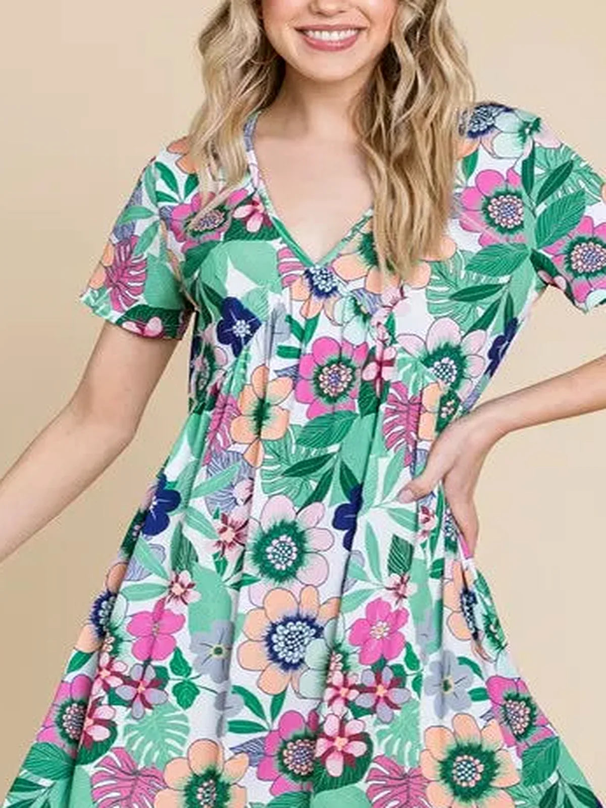 Chic Floral Ruched Dress with V-Neck and Short Sleeves — detail view — Livostyle