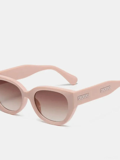 Cat Eye Polycarbonate Frame Sunglasses — detail view — Livostyle
