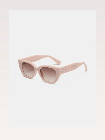 Cat Eye Polycarbonate Frame Sunglasses — styled showcase — Livostyle