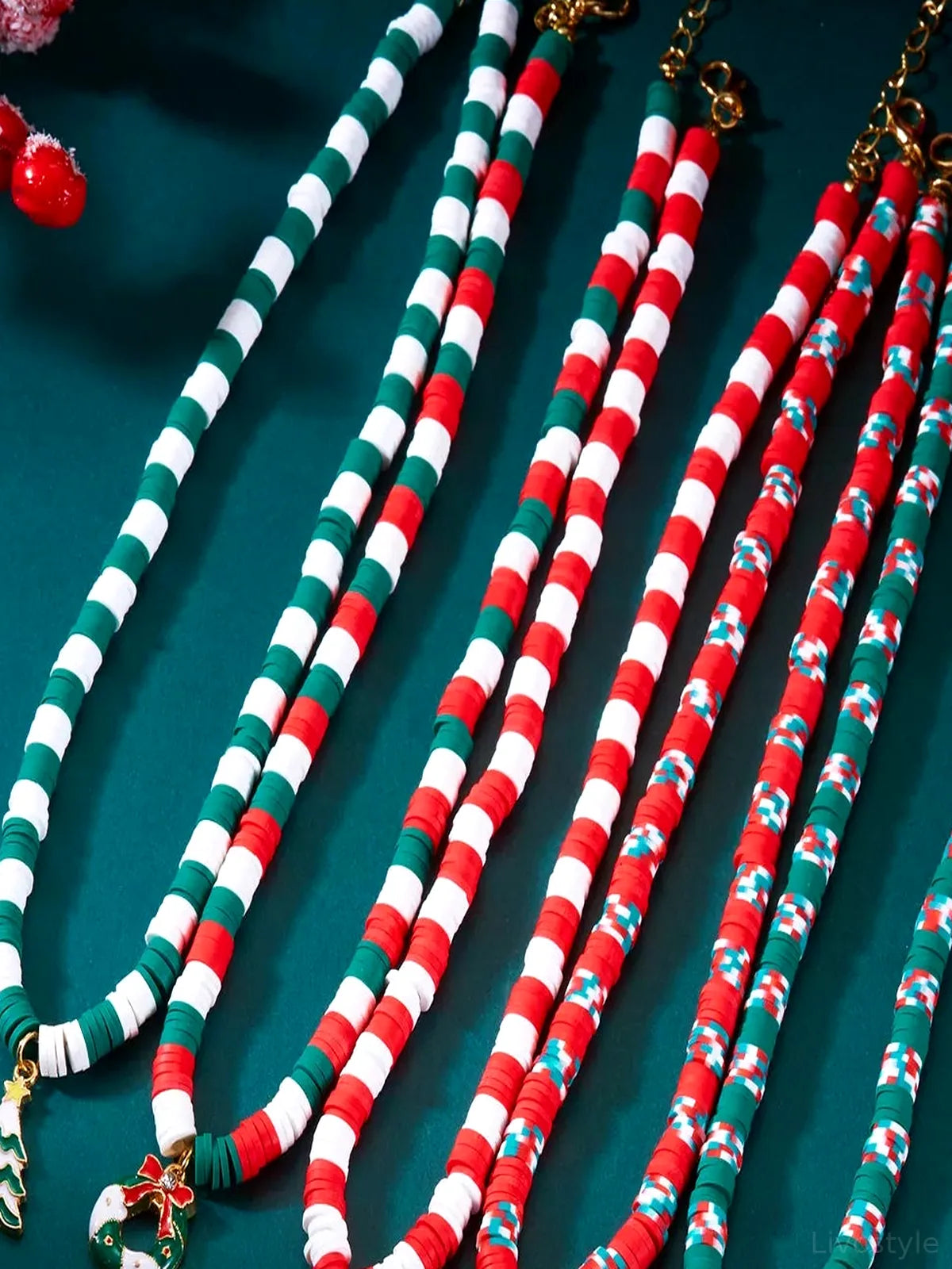 Christmas Pendant Necklace — detail view — Livostyle