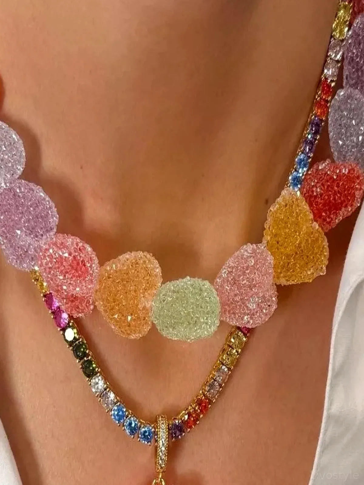 Colorful Resin Heart Necklace — detail view — Livostyle