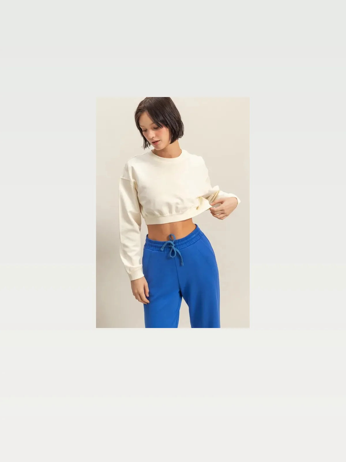 Chic Cotton Crew Neck Cropped Sweatshirt with Long Sleeves — styled showcase — Livostyle