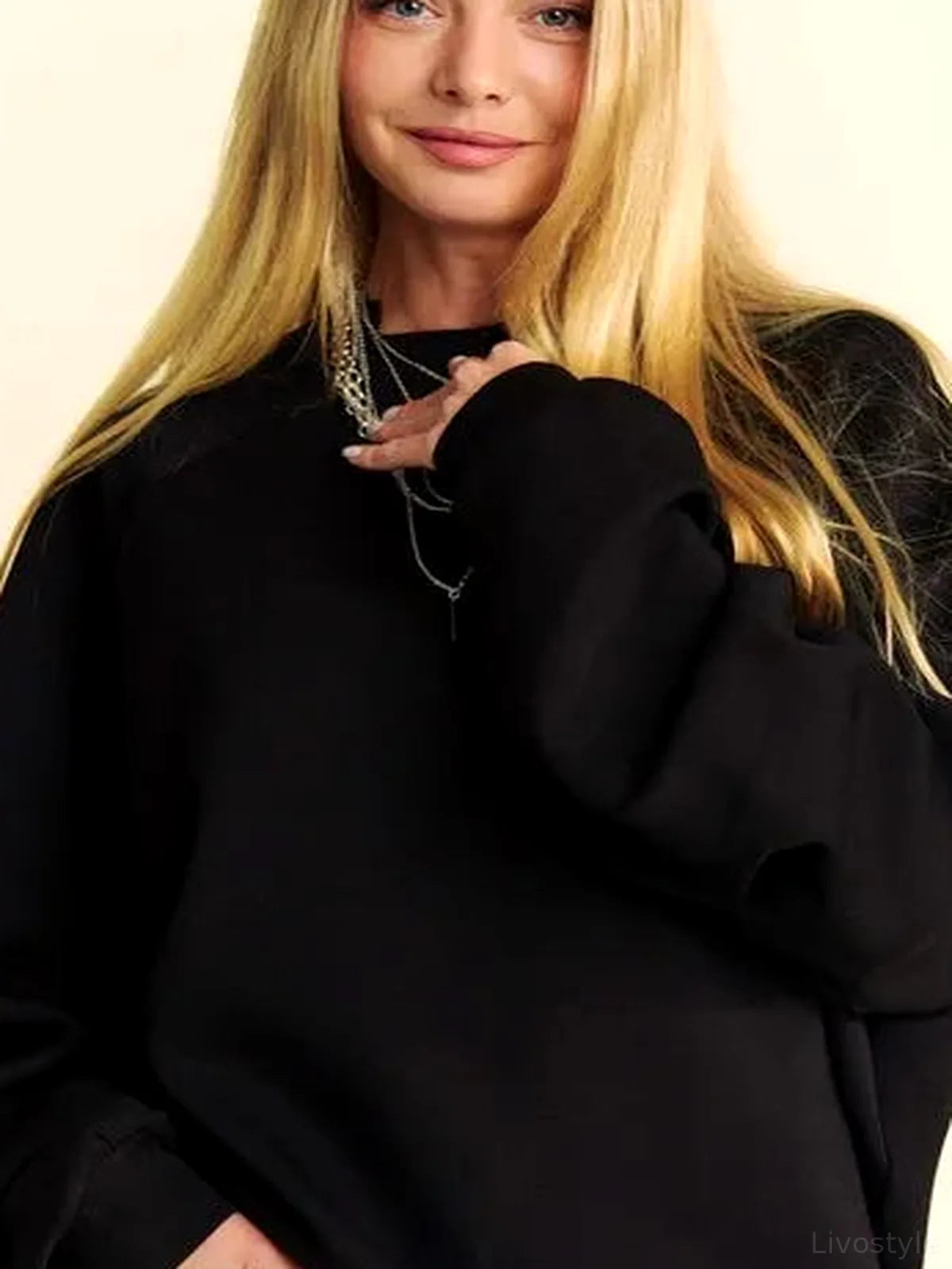 Stylish & Versatile Round Neck Raglan Sleeve Sweatshirt — detail view — Livostyle