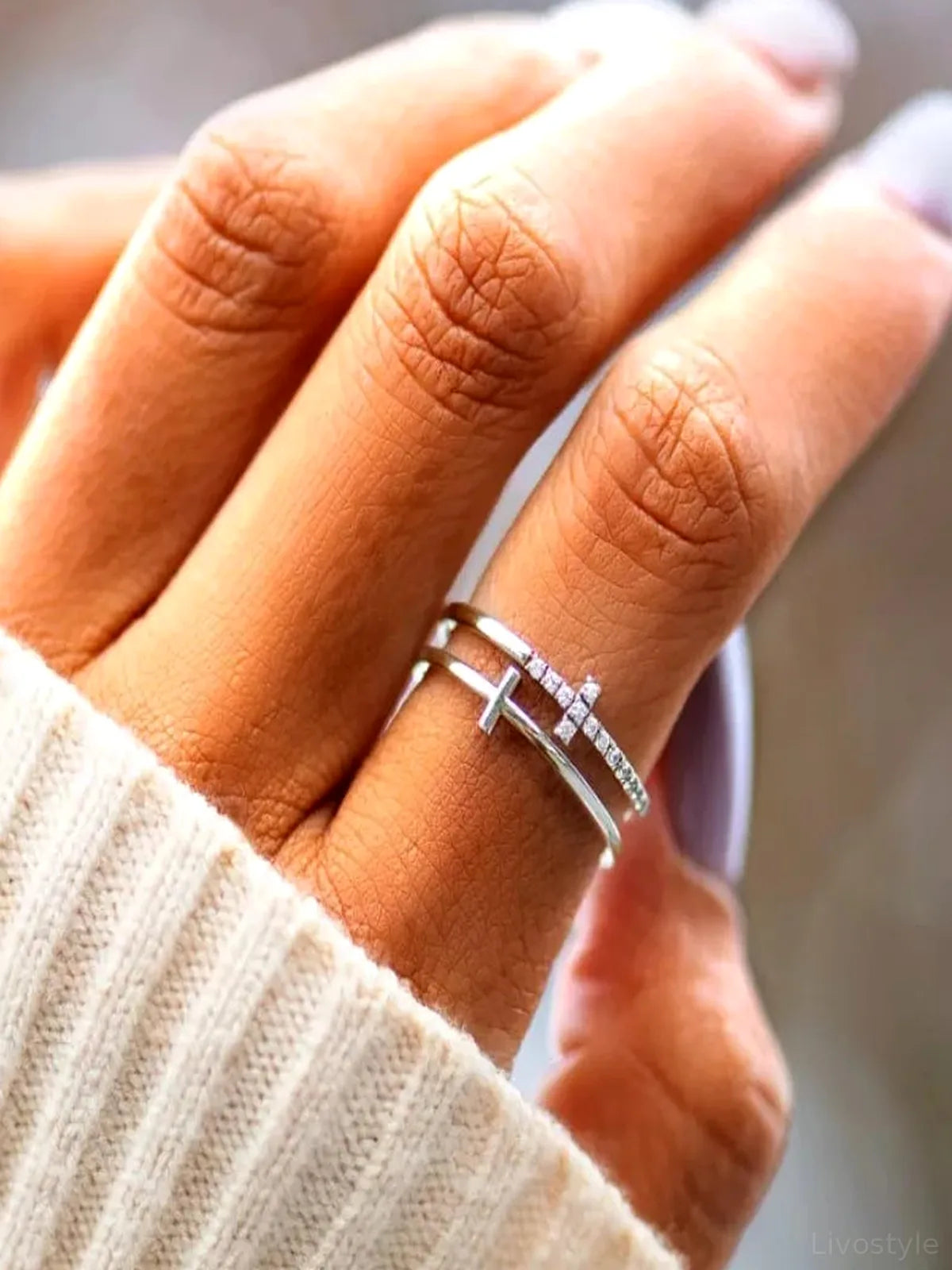 Double Band Cross Ring — detail view — Livostyle
