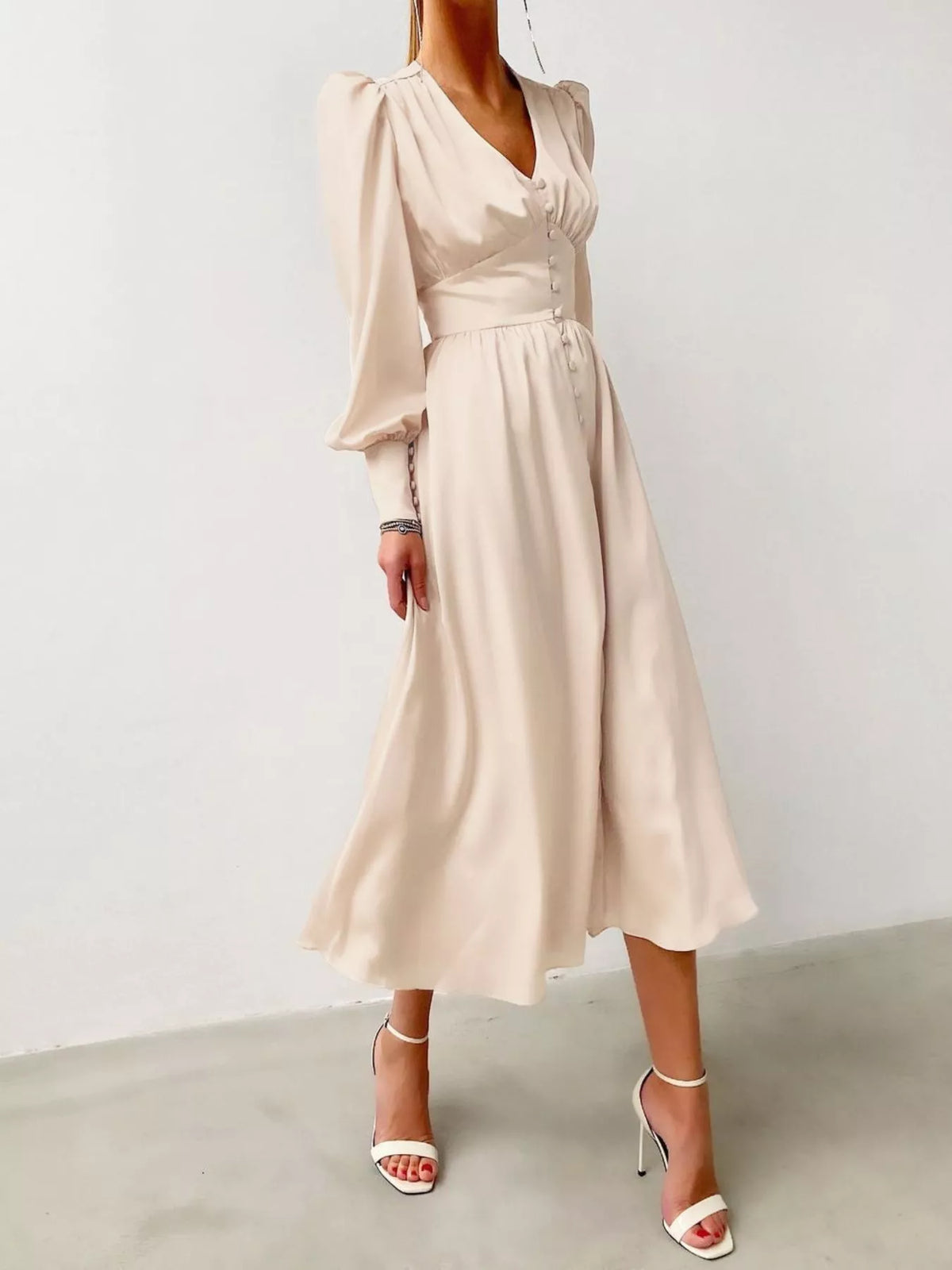V-Neck Puff Sleeve Button-Down Midi Dress – photo 4
