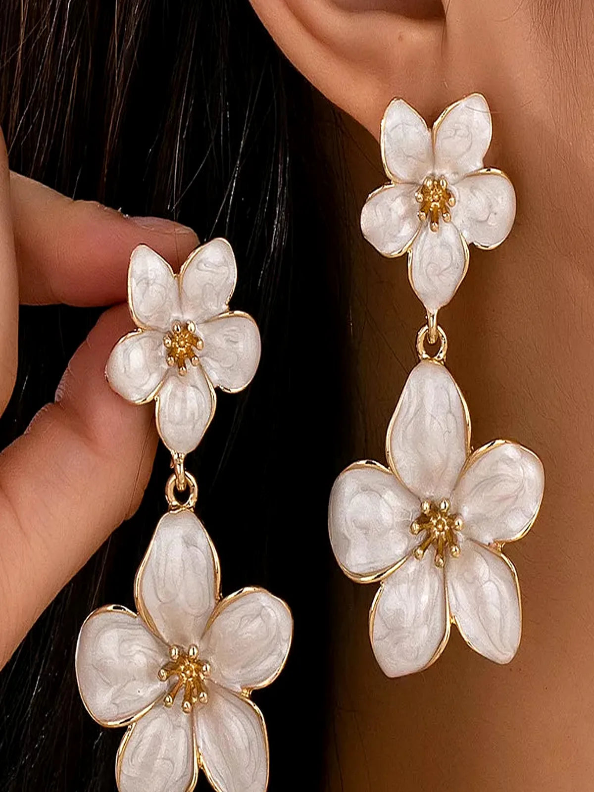 Flower Dangle Earrings — detail view — Livostyle