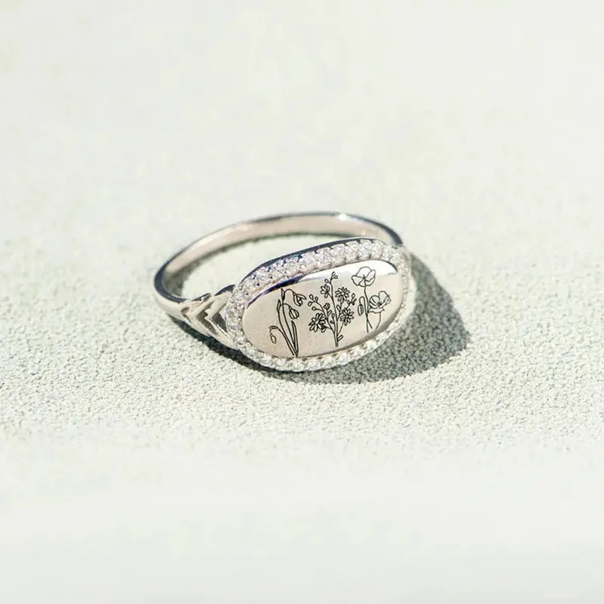 Flower Epoxy Gum Oil Inlaid Zircon Ring — square view — Livostyle