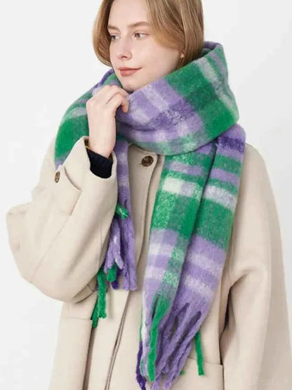 Green Plaid Fringe Polyester Scarf — detail view — Livostyle