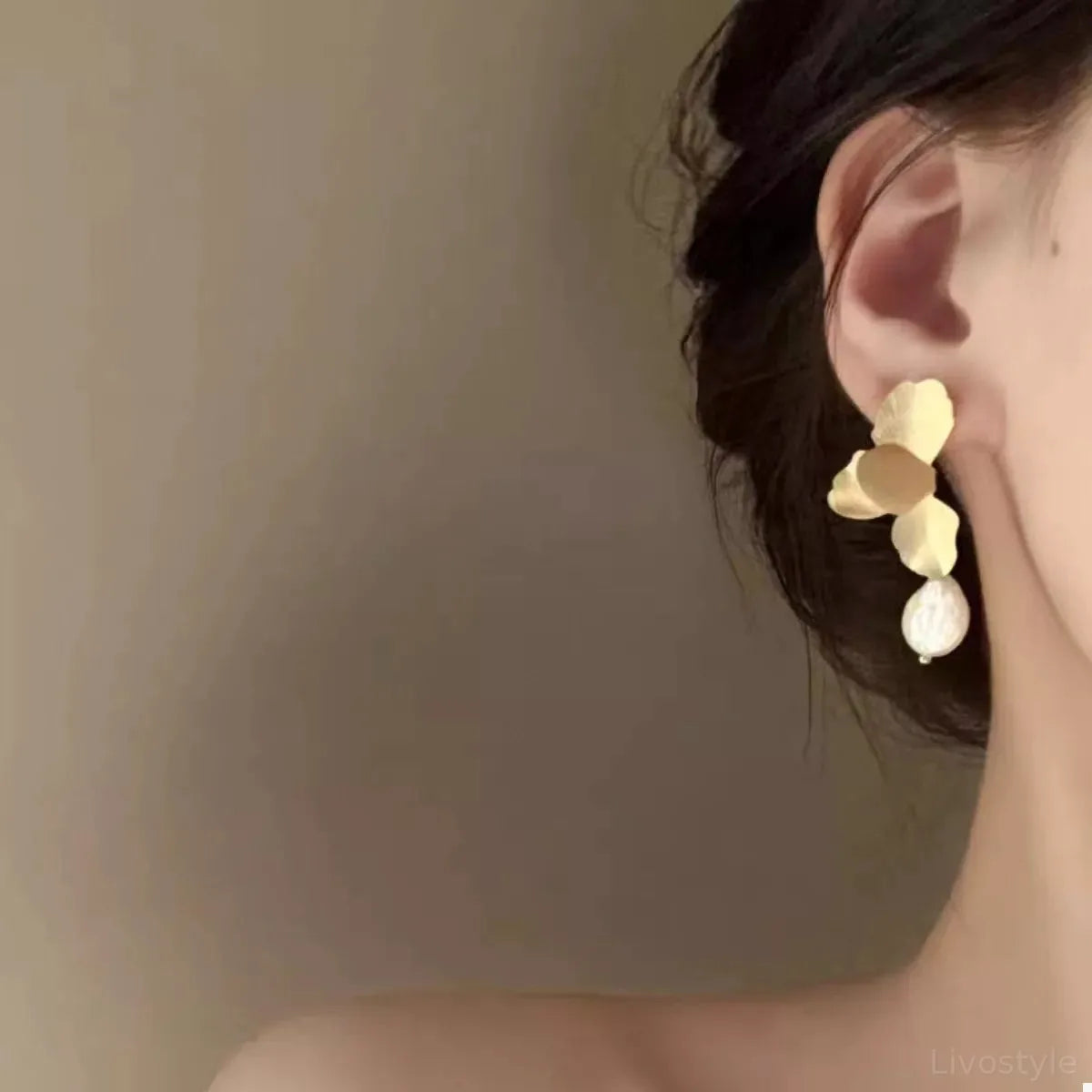 Geometric Circle Drop Earrings — square view — Livostyle