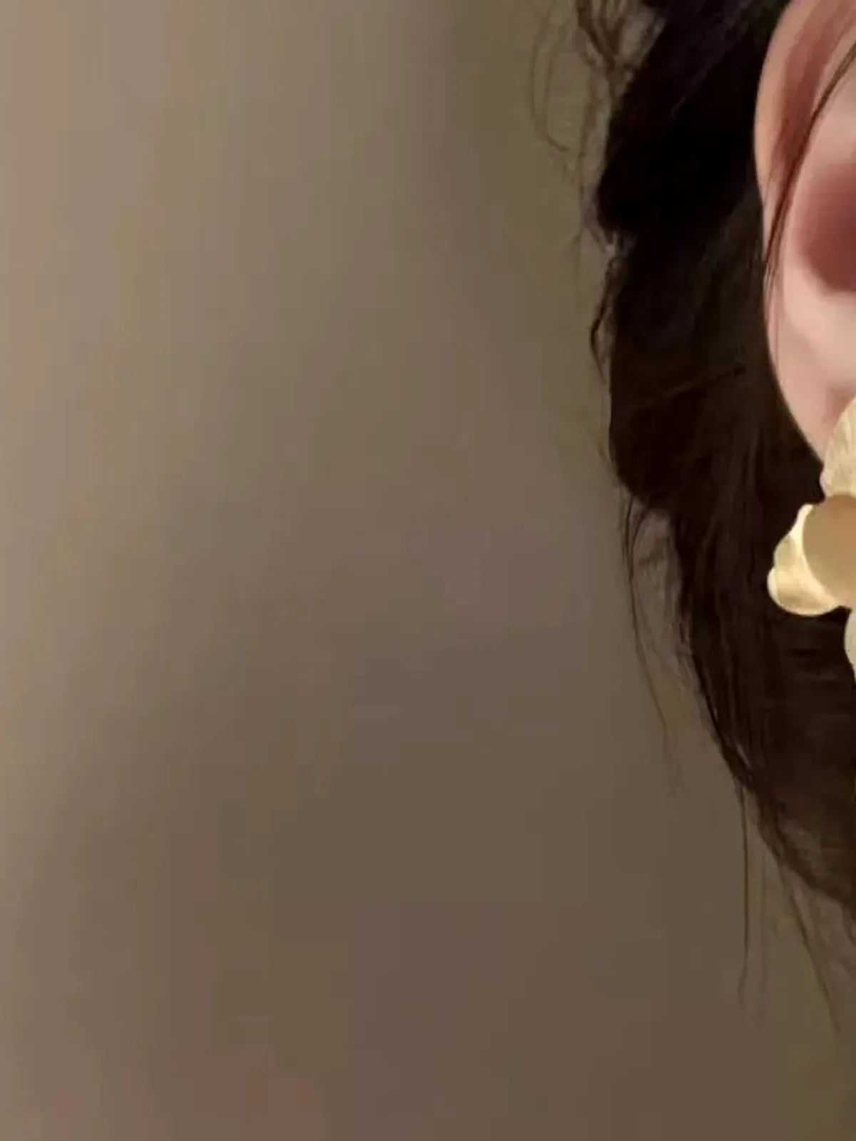 Geometric Circle Drop Earrings — detail view — Livostyle