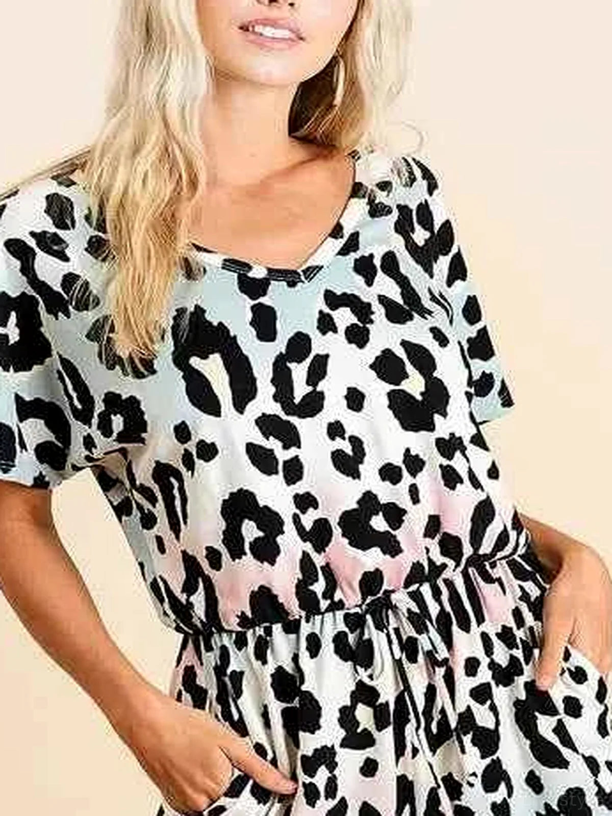 Gradation Leopard Soft Knit V-neck Romper — detail view — Livostyle