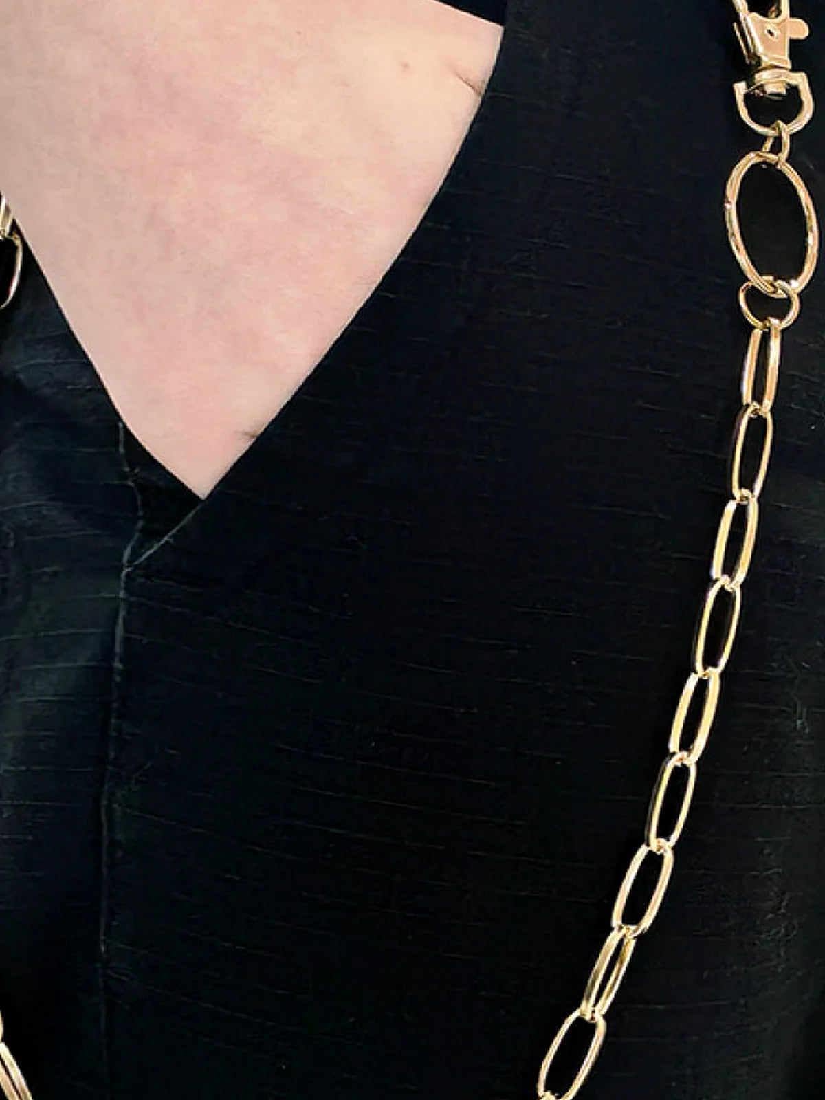 Iron Chain Belt — detail view — Livostyle
