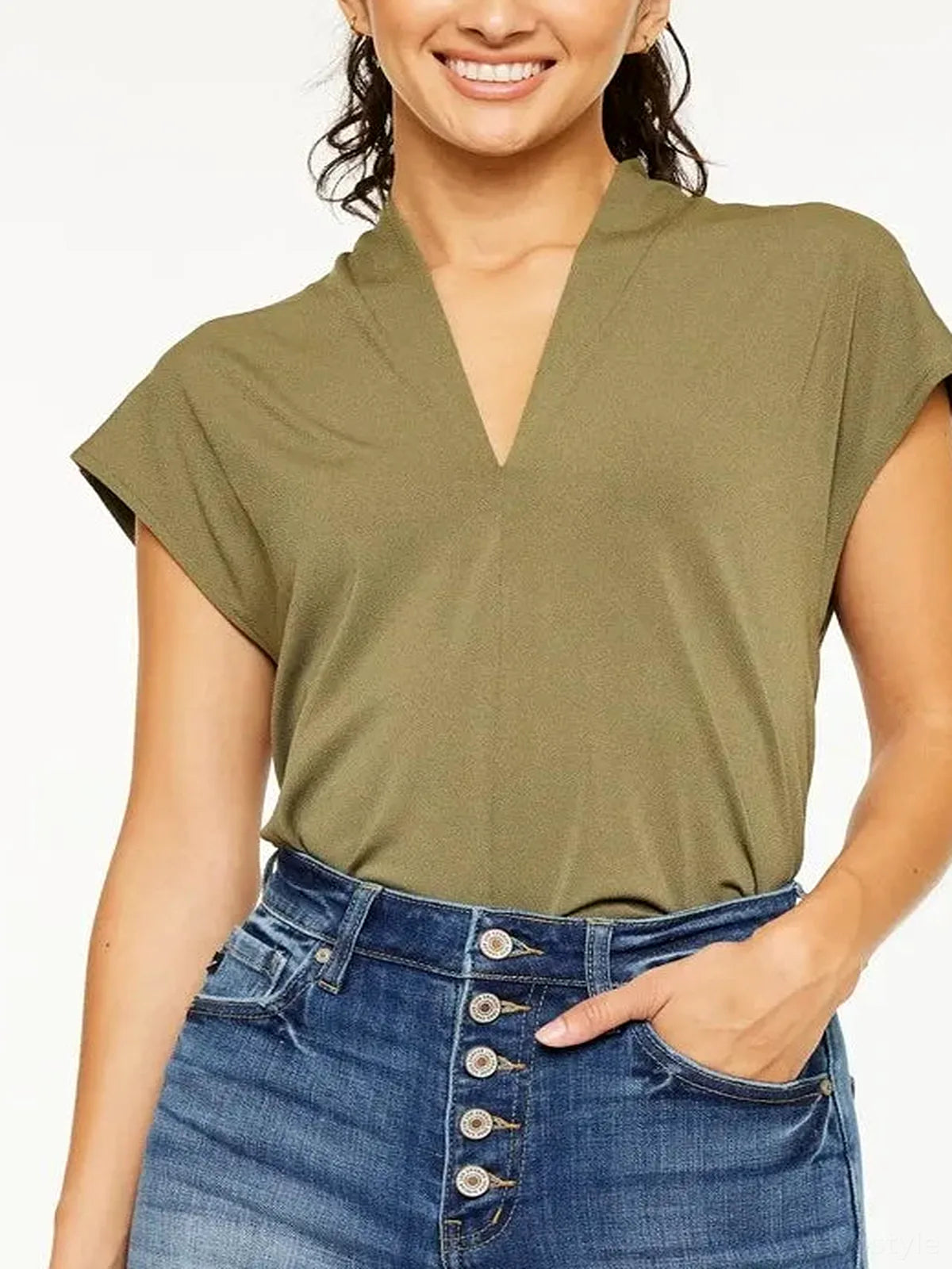 High Rise Frayed Hem Denim Shorts — detail view — Livostyle