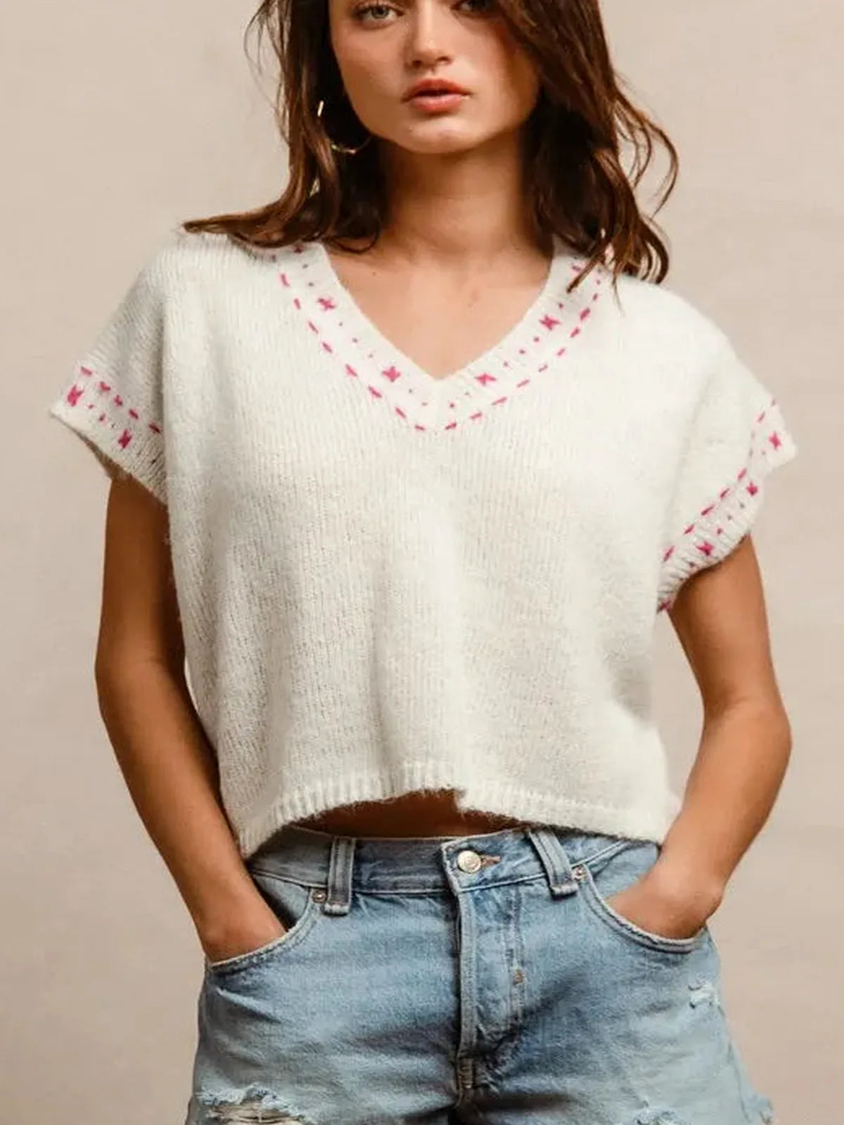 Stylish Contrast Stitch Short Sleeve Sweater — detail view — Livostyle