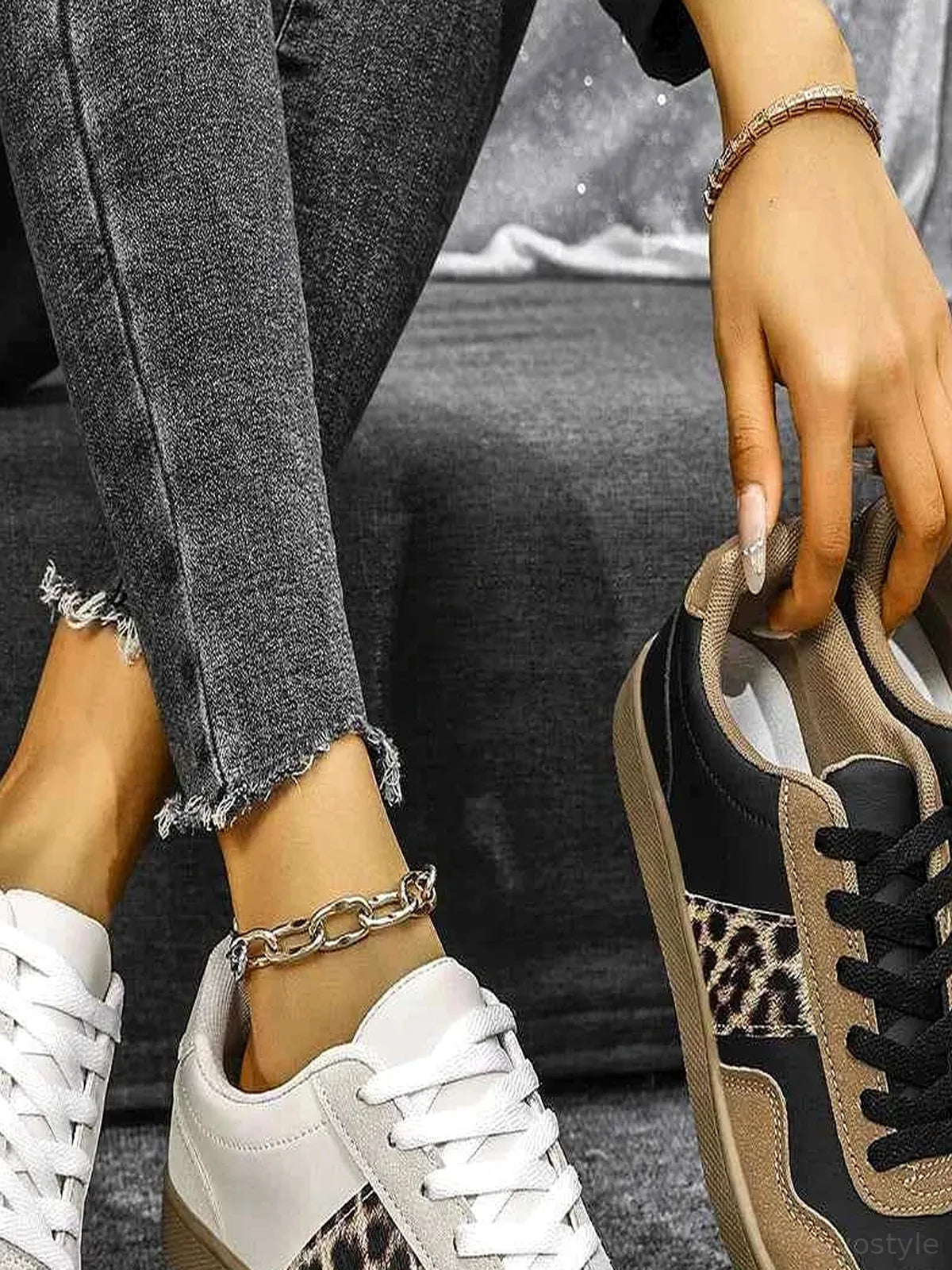 Stylish Leopard Print Lace-Up Sneakers with Round Toe — detail view — Livostyle