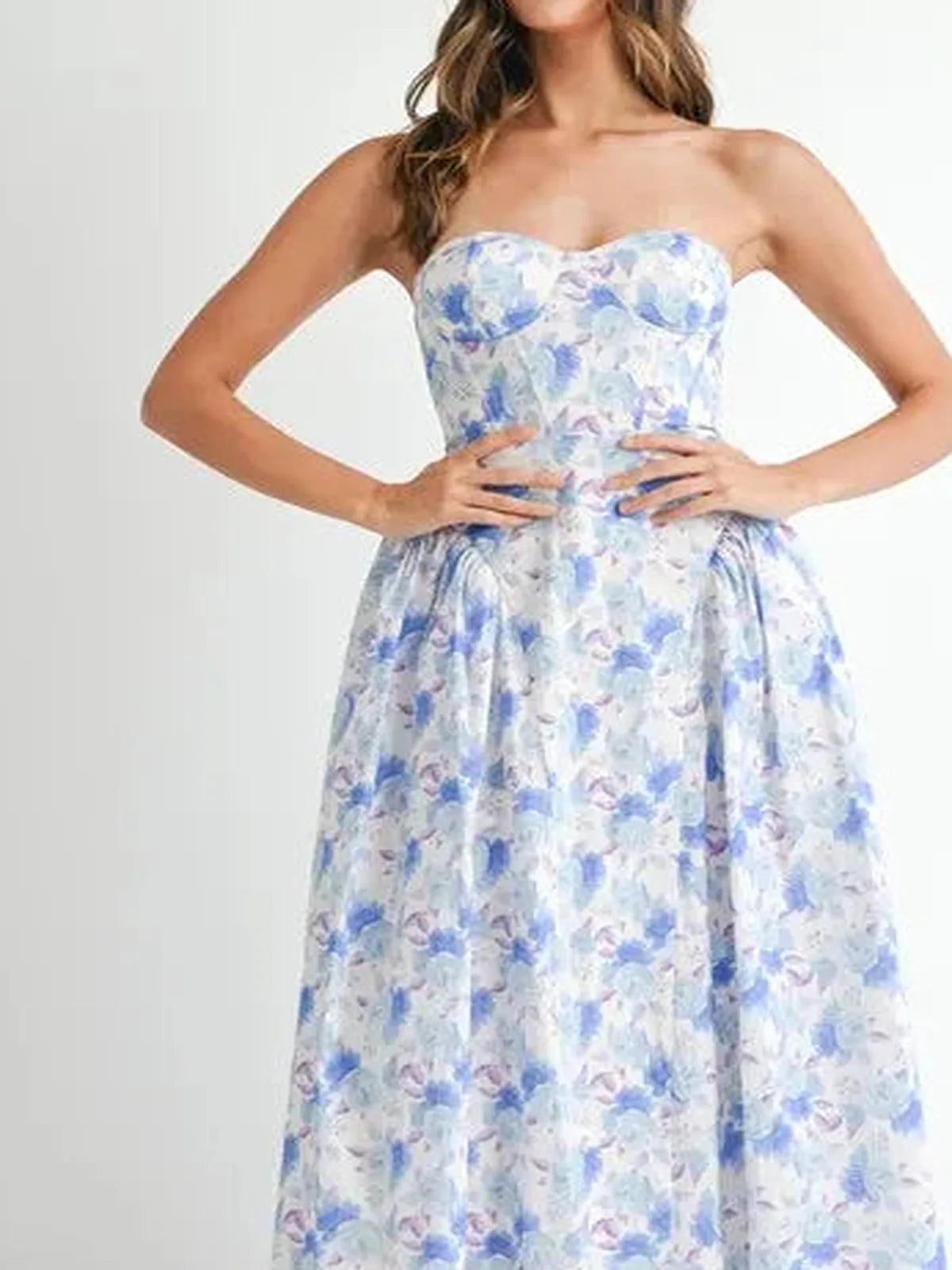 Sweetheart Neckline Floral Printed Midi Dress — detail view — Livostyle