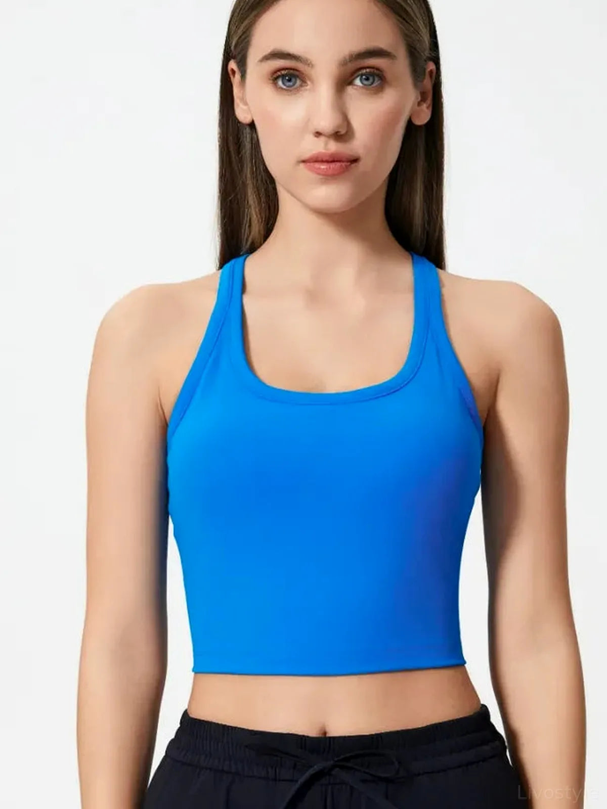 Scoop Neck Active Tank with Detachable Chest Pads — detail view — Livostyle