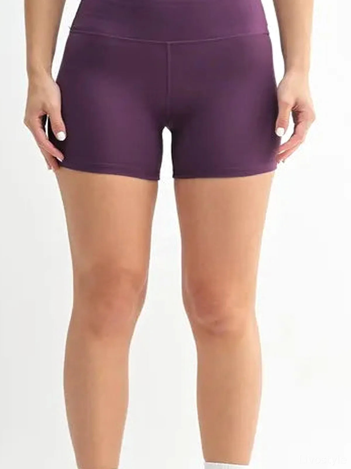 Venice Cloud Light Contour Biker Shorts in MERLOT — detail view — Livostyle