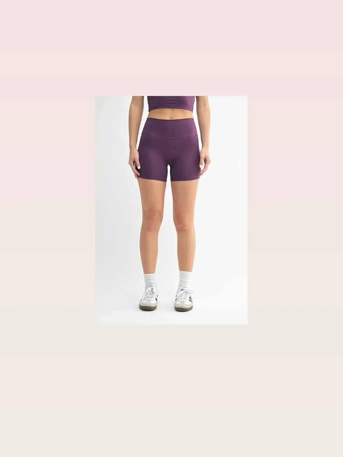 Venice Cloud Light Contour Biker Shorts in MERLOT — styled showcase — Livostyle