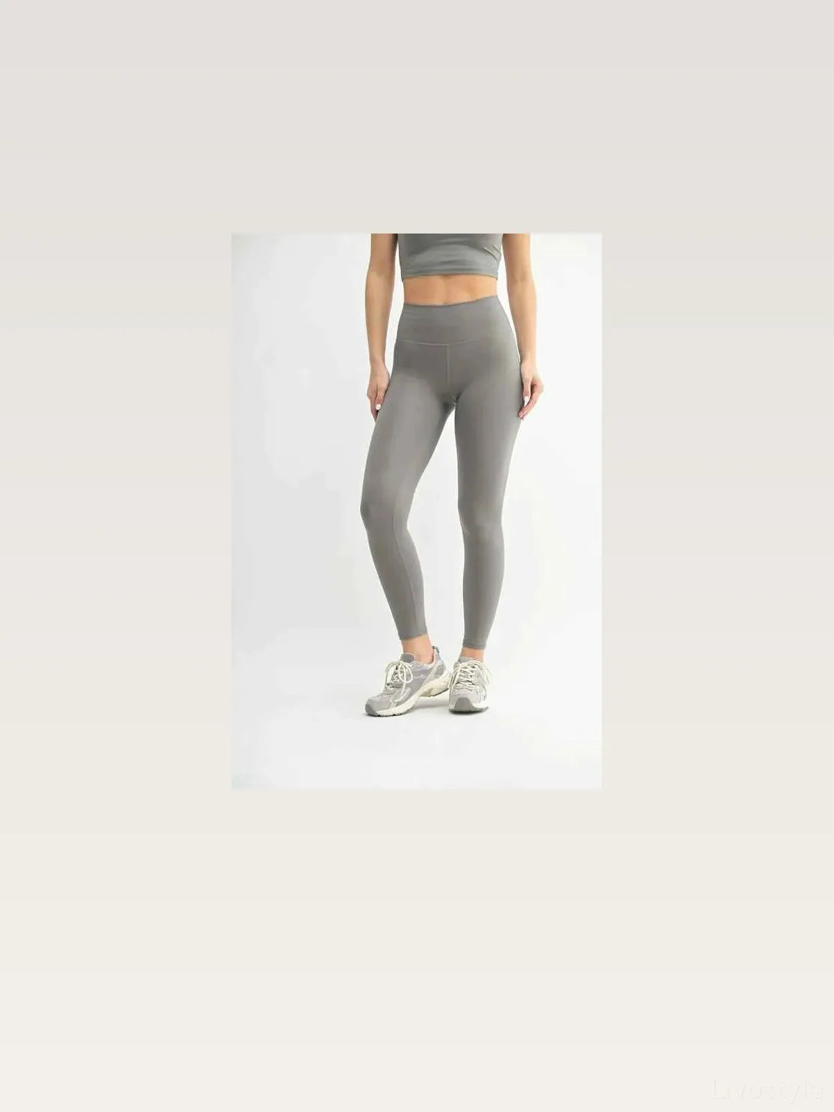 Venice Cloud Light Contour High-Waisted Leggings in NEW PEWT — styled showcase — Livostyle
