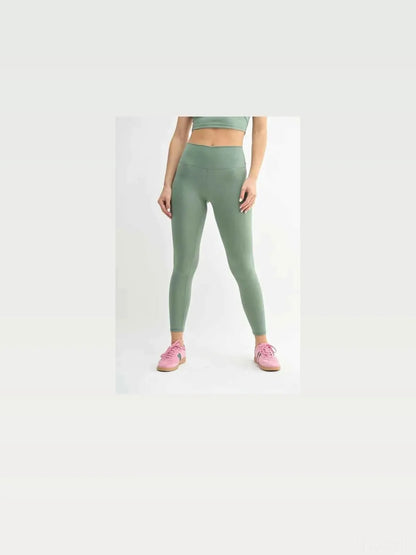 Venice Cloud Light Contour High-Waisted Leggings in MOSS — styled showcase — Livostyle