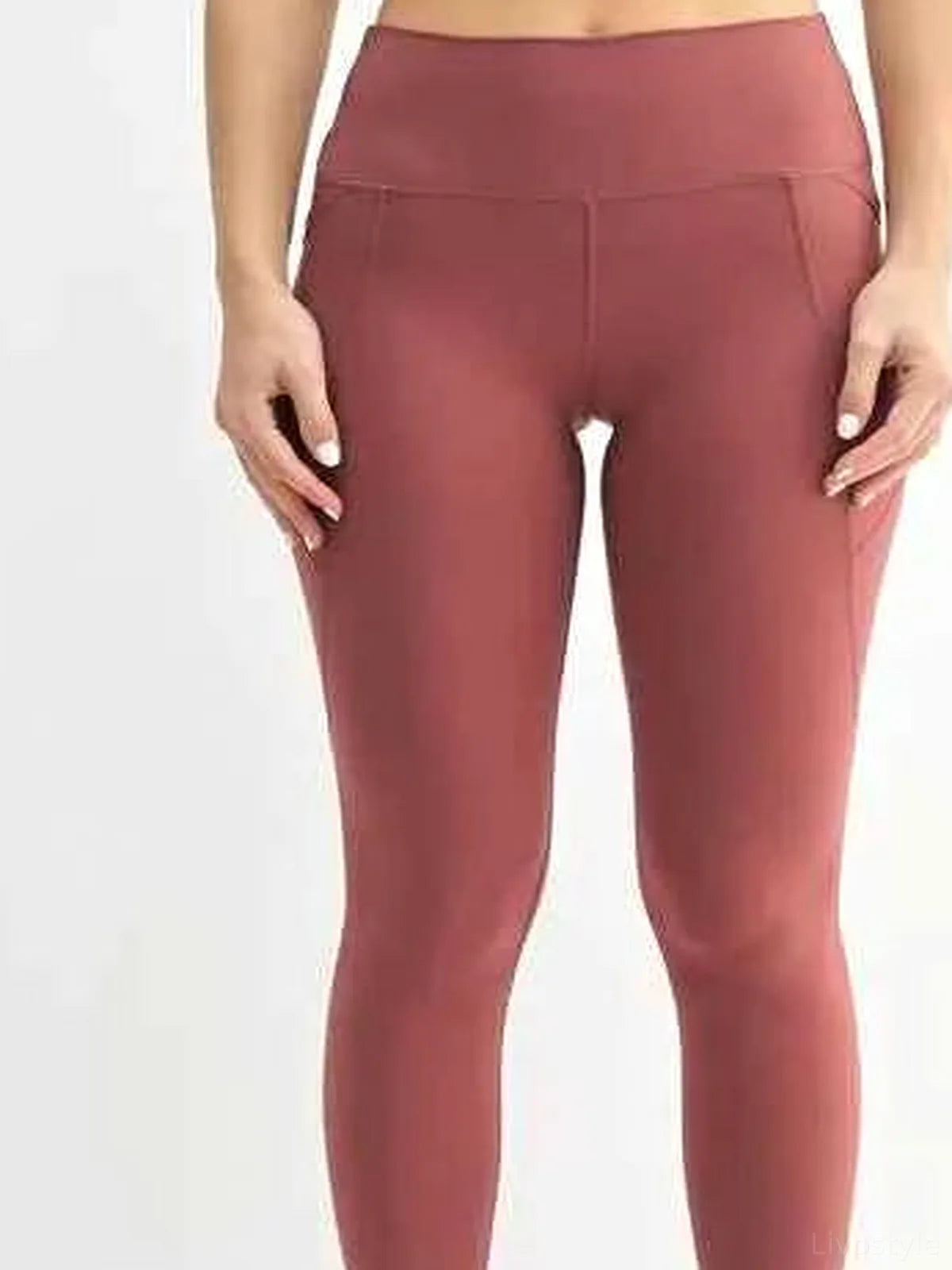 Venice Cloud Light Sculpt High-Waisted Leggings in RED PEAR — detail view — Livostyle