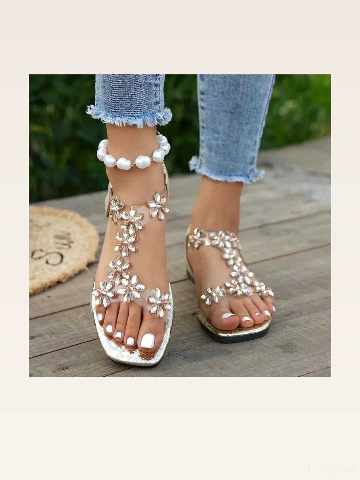 Open Toe Flats Sandals — styled showcase — Livostyle