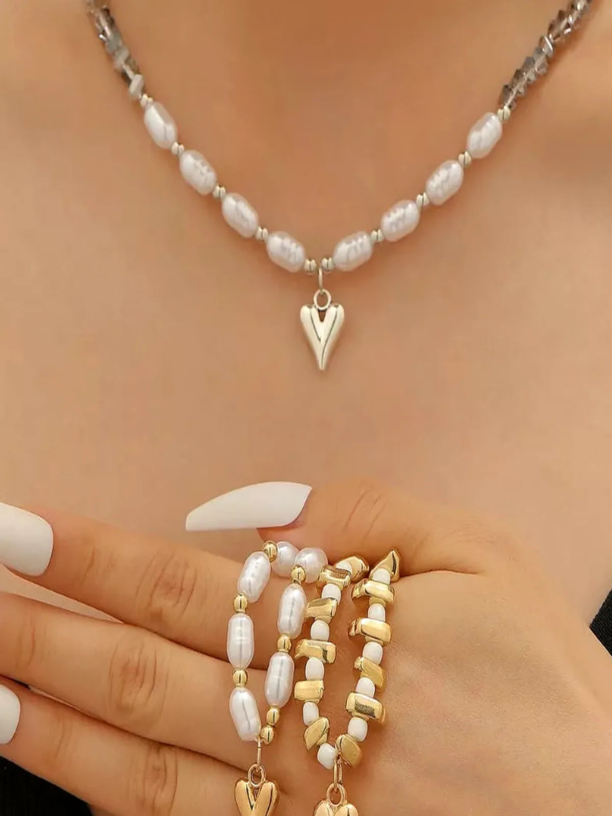 Pearl & Heart Pendant Necklace — detail view — Livostyle