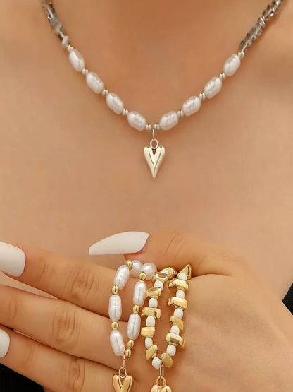 Pearl & Heart Pendant Necklace — detail view — Livostyle