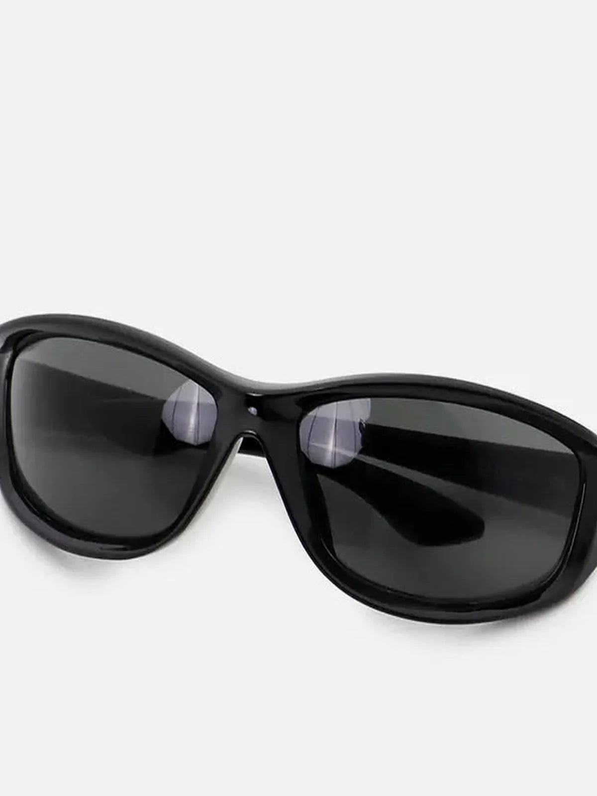 Polycarbonate Frame Rectangle Sunglasses — detail view — Livostyle