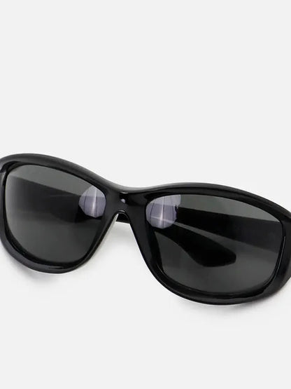 Polycarbonate Frame Rectangle Sunglasses — detail view — Livostyle