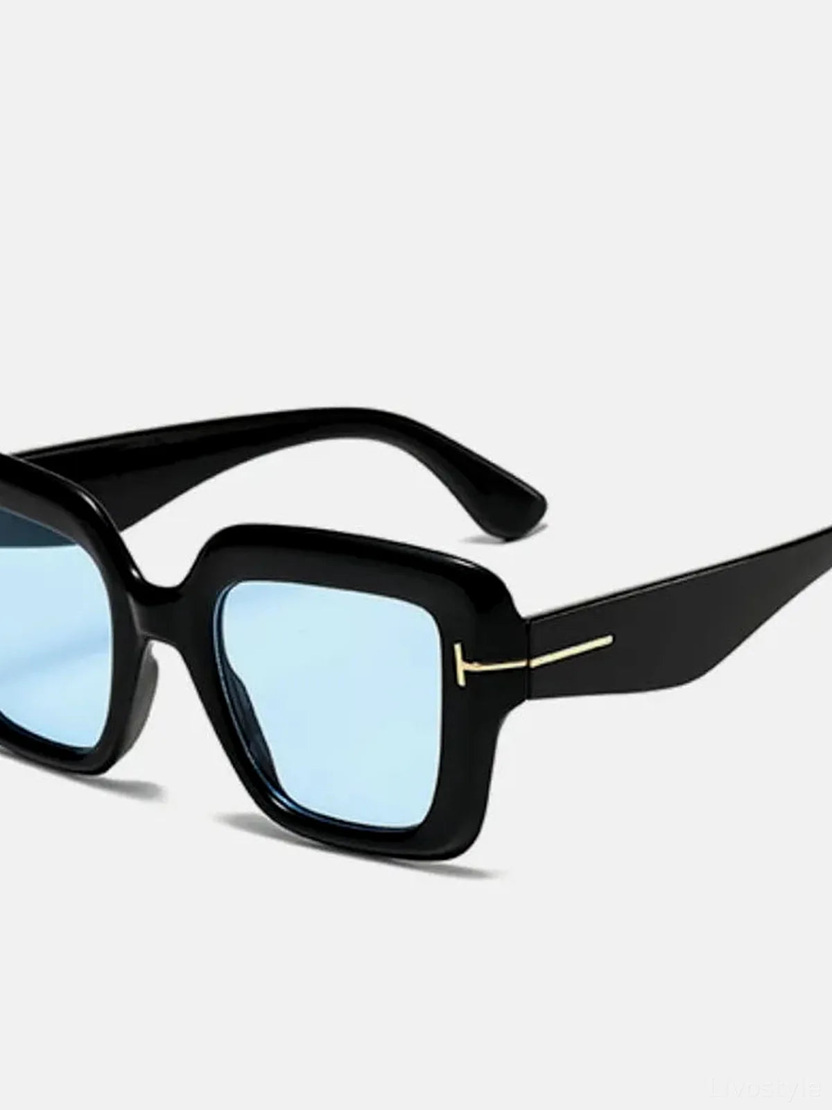 Polycarbonate Frame Square Sunglasses — detail view — Livostyle