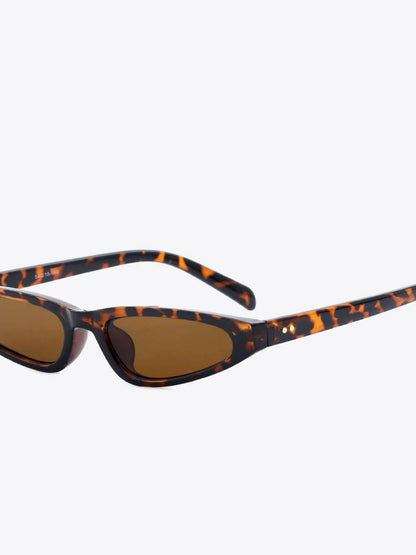 Polycarbonate Frame UV400 Cat Eye Sunglasses — detail view — Livostyle