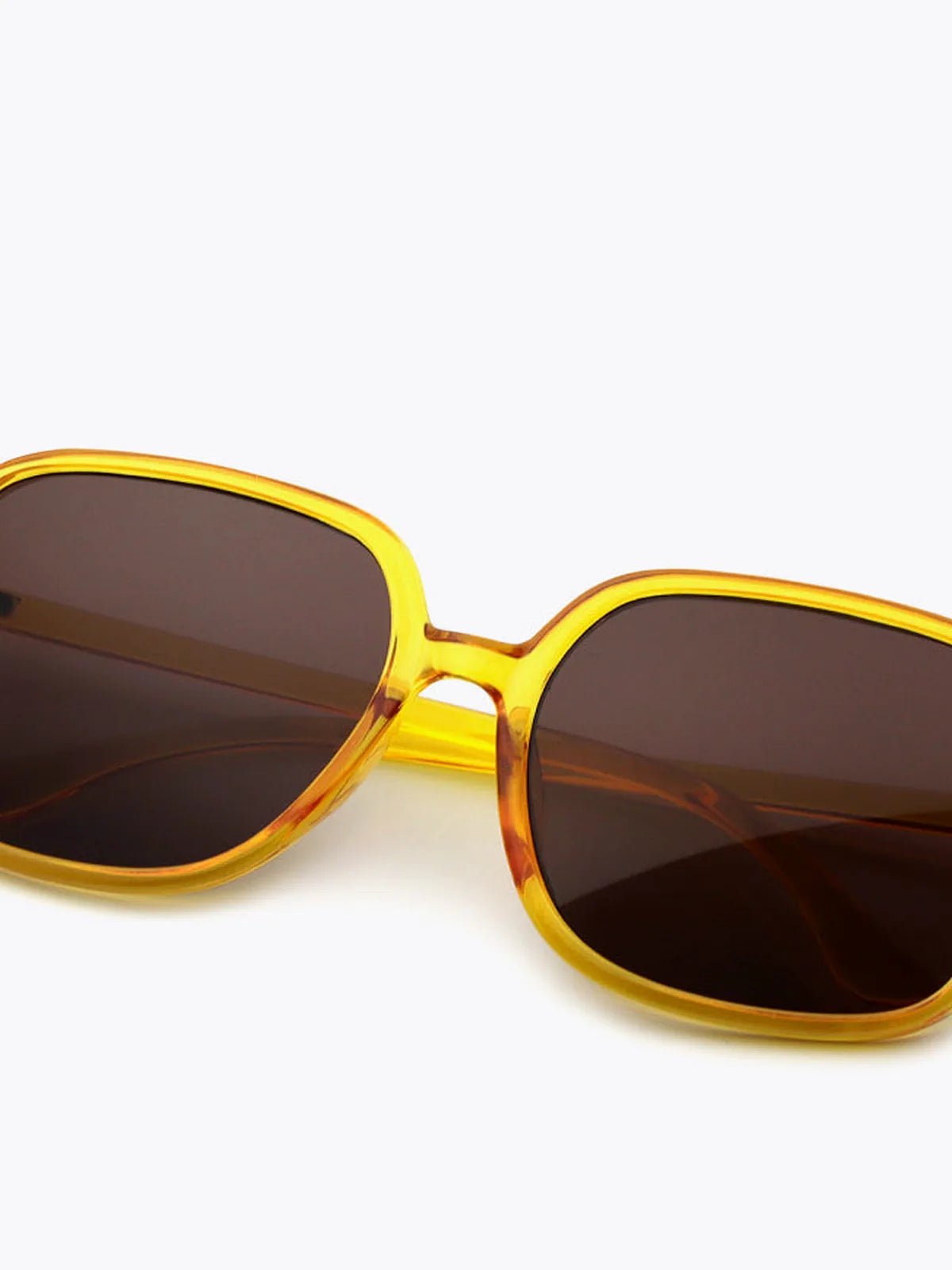 Polycarbonate Square Sunglasses — detail view — Livostyle