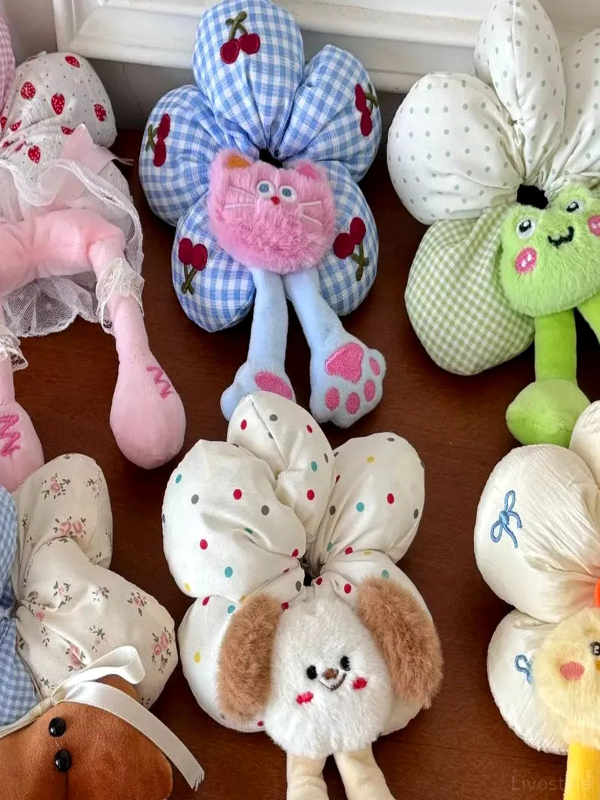 Printed Animal Shaped Hair Scrunchy — detail view — Livostyle