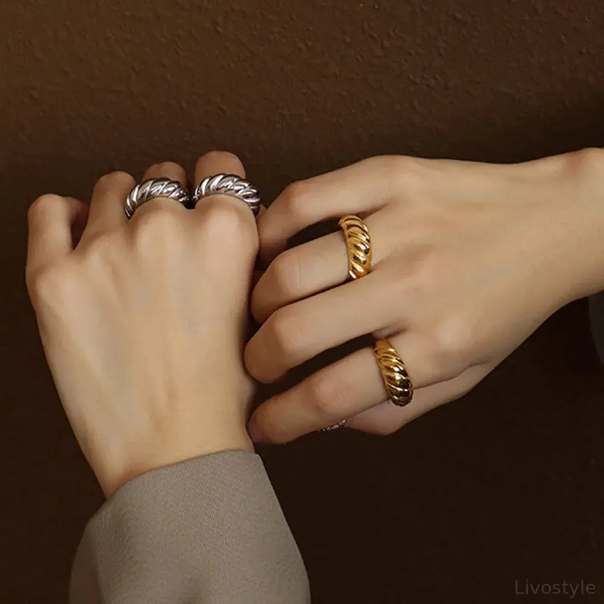 Ribbed Titanium Steel Ring — square view — Livostyle