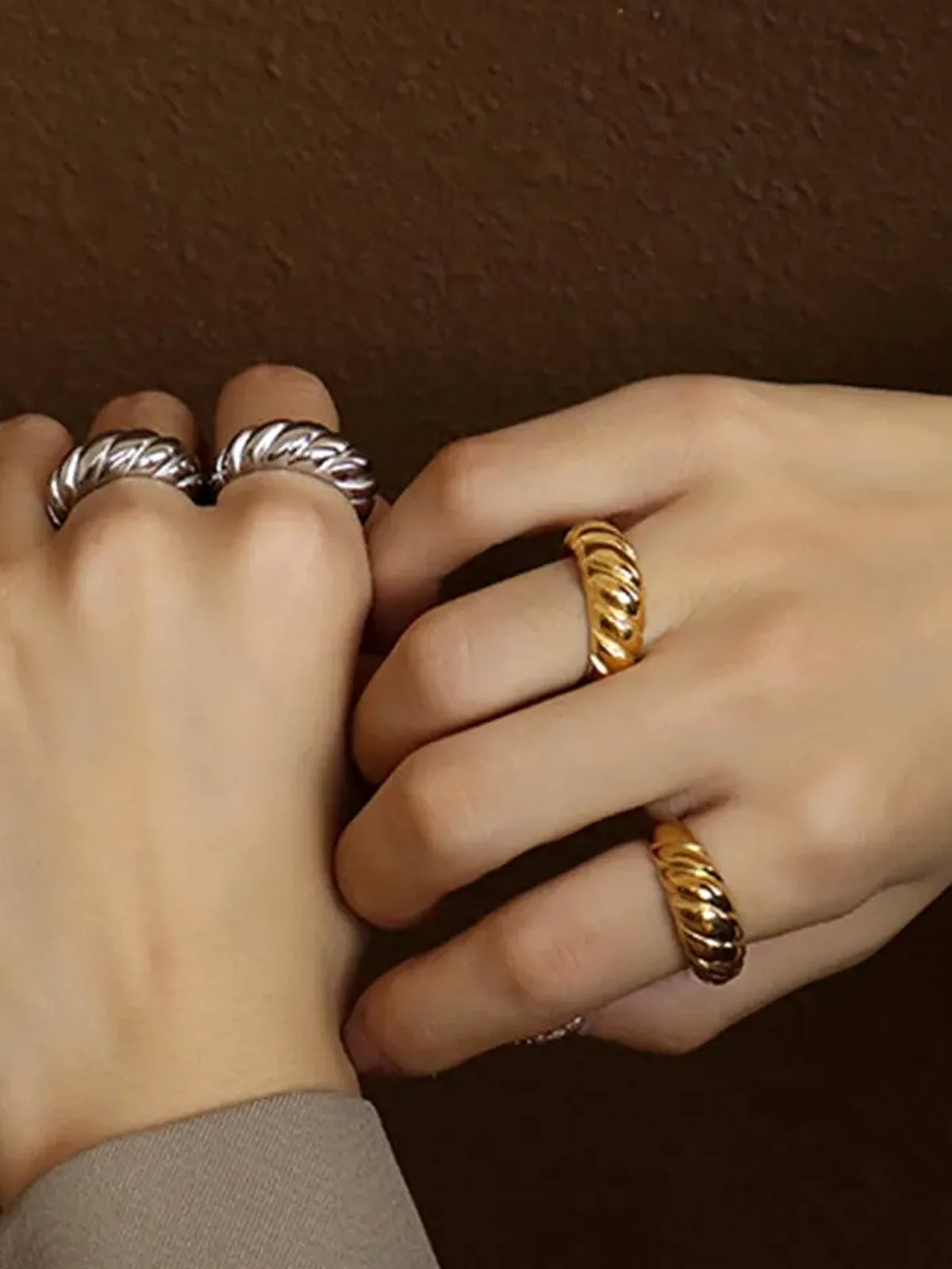 Ribbed Titanium Steel Ring — detail view — Livostyle