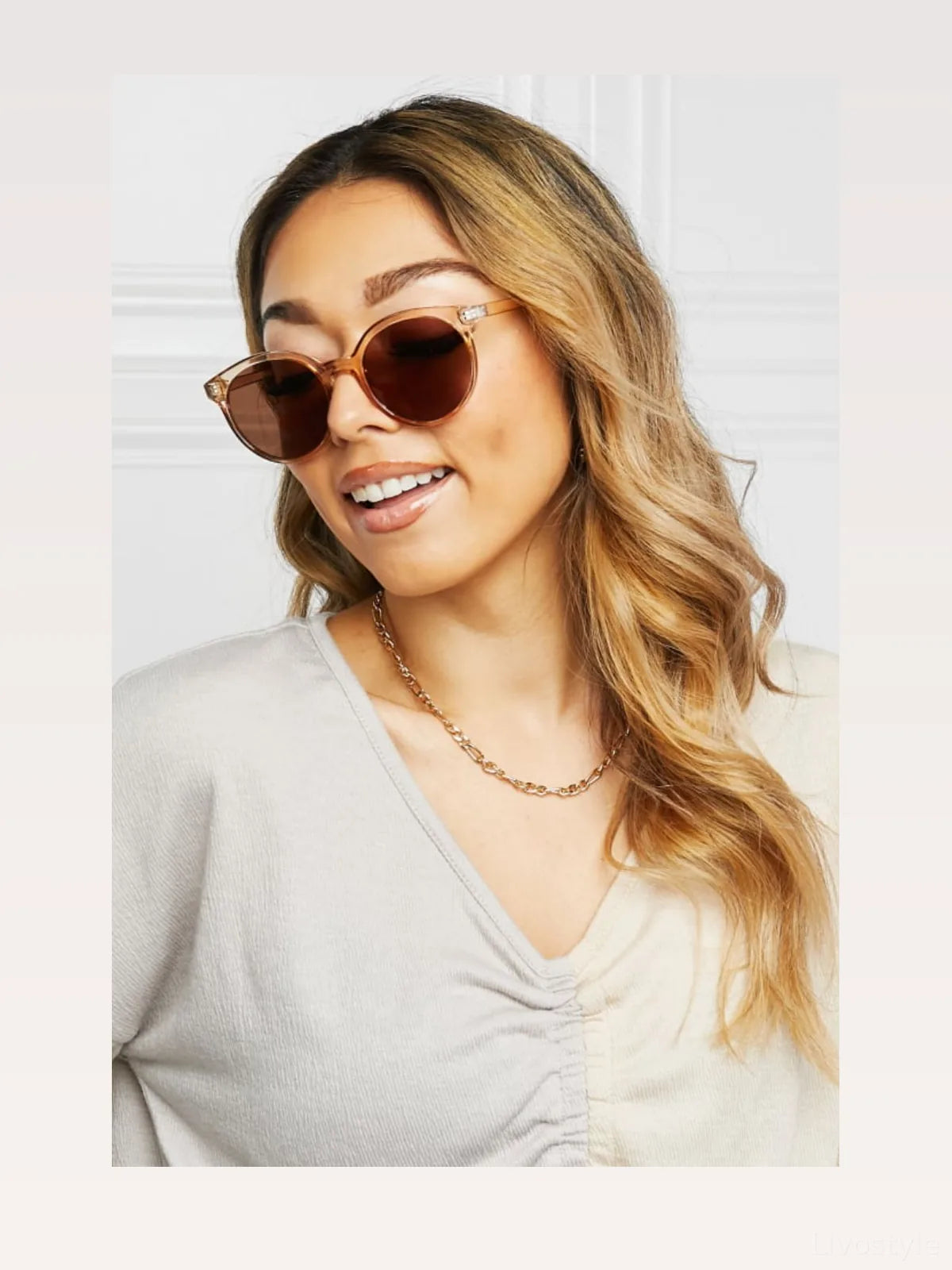 Round Full Rim Polycarbonate Frame Sunglasses — styled showcase — Livostyle