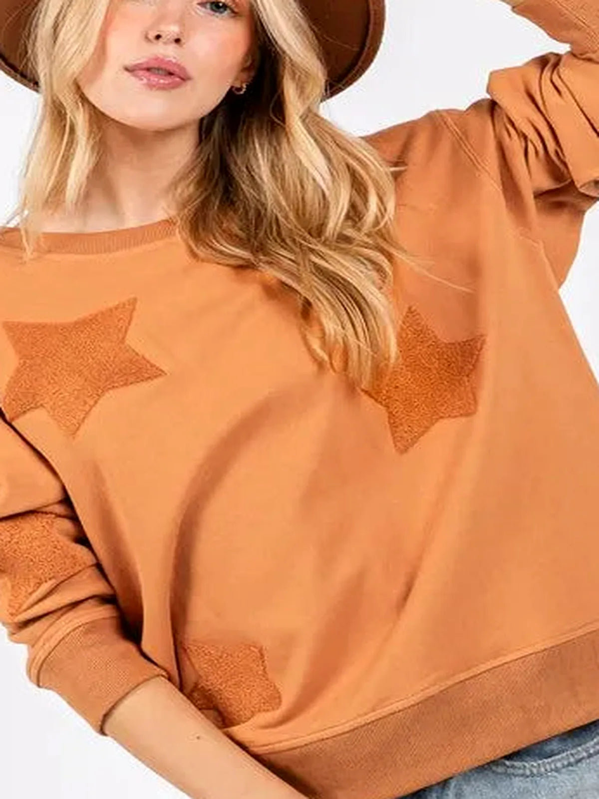 Star Patch Long Sleeve Sweatshirt — detail view — Livostyle