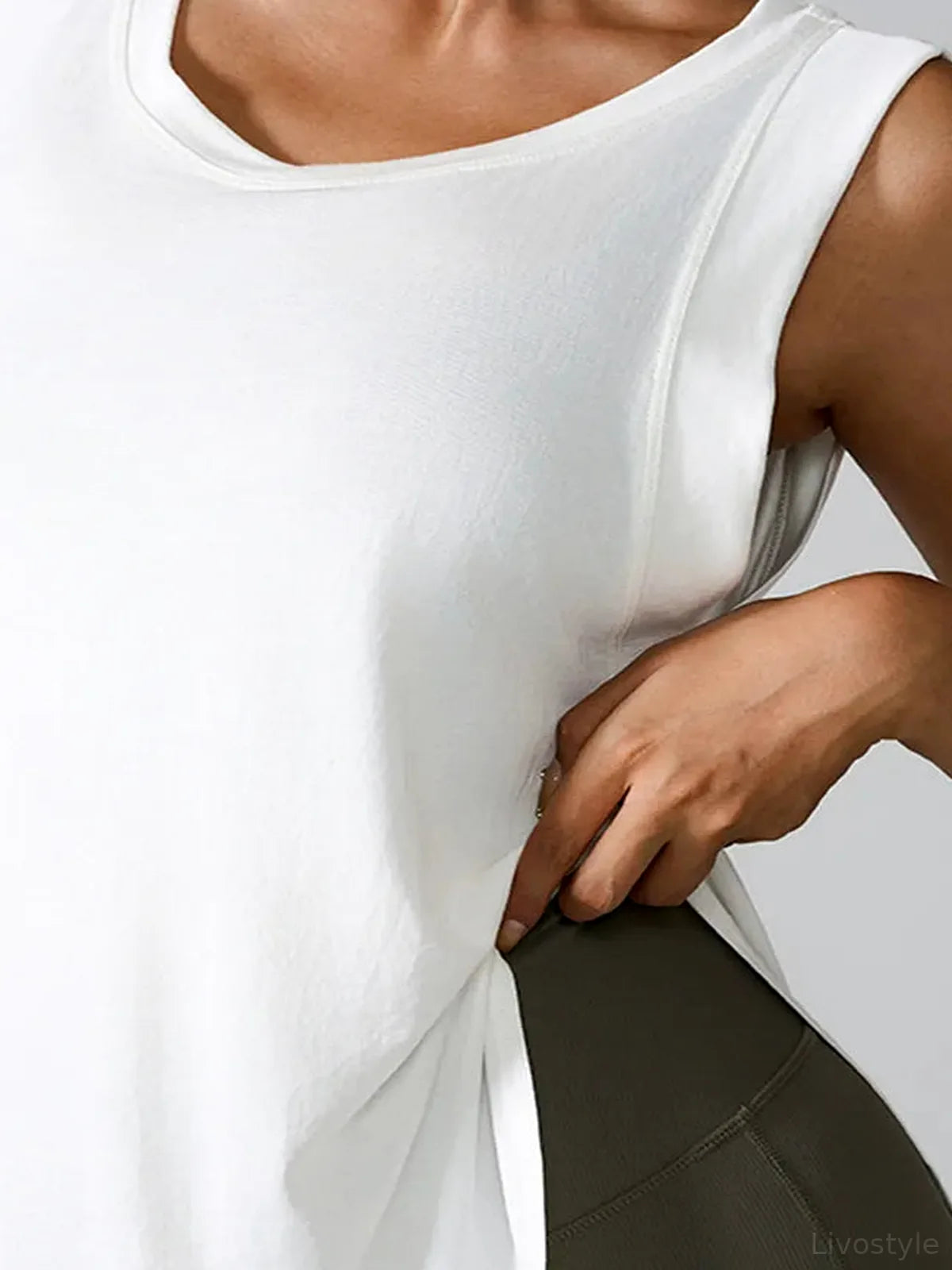 Slit Round Neck Active Tank — detail view — Livostyle