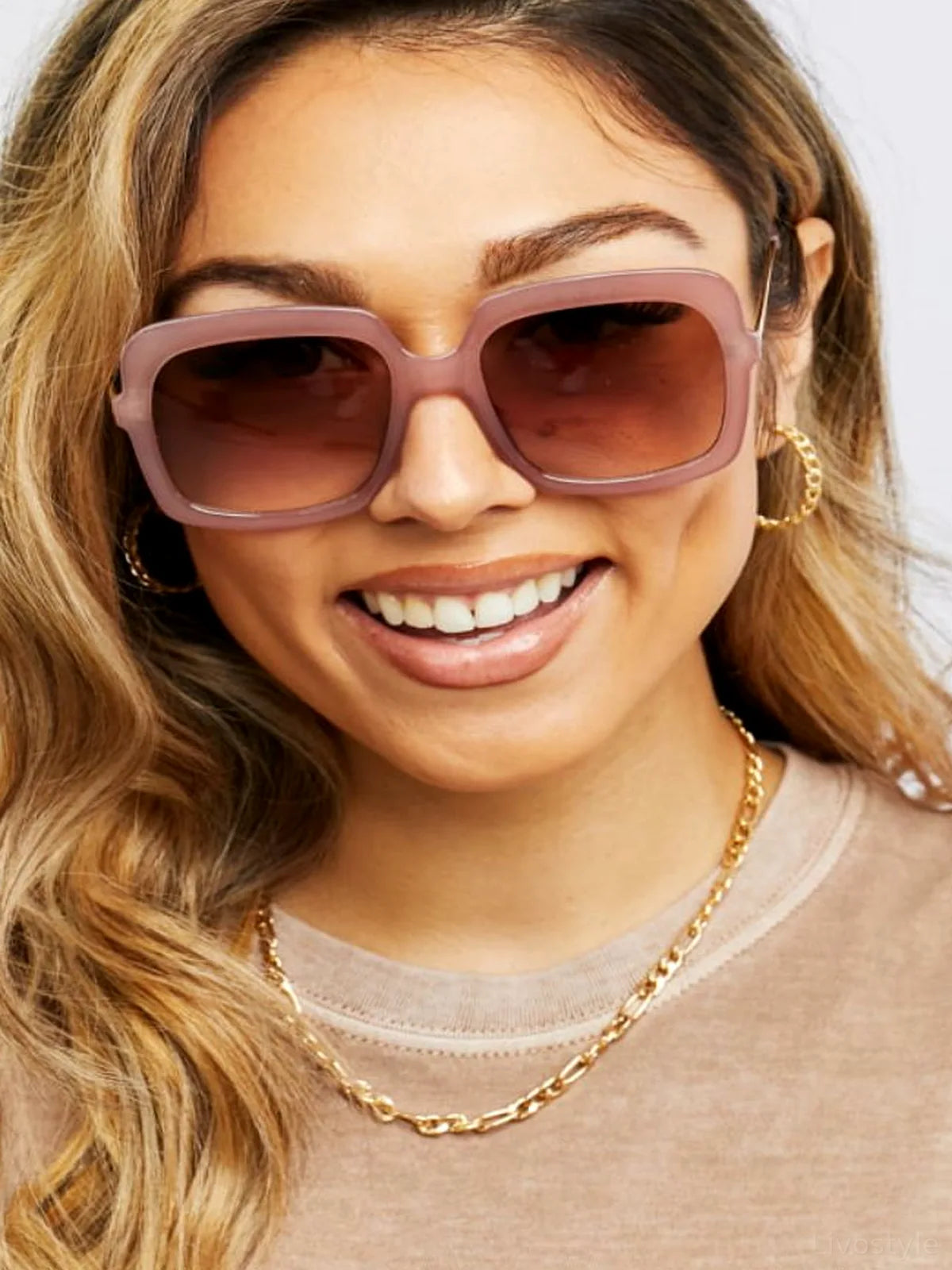 Square Metal-Plastic Hybrid Temple Sunglasses — detail view — Livostyle