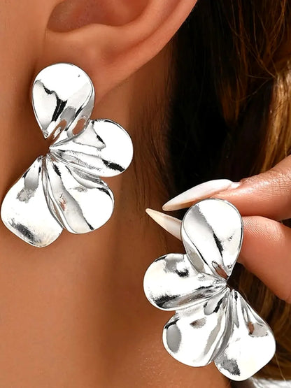 Stainless Steel Flower Earrings — detail view — Livostyle