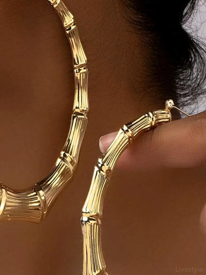Stainless Steel Textured Hoop Earrings — detail view — Livostyle