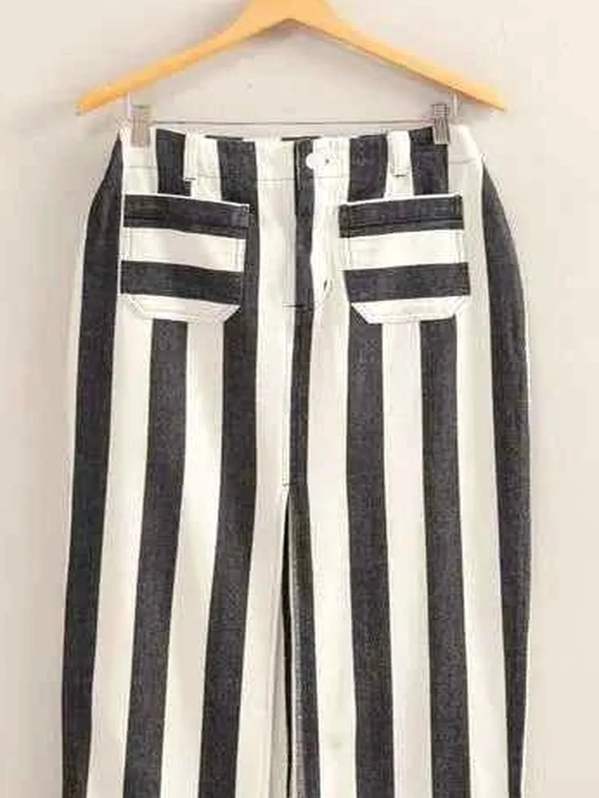 Striped Pocket Detail Maxi Skirt in BLACK/CREAM — detail view — Livostyle
