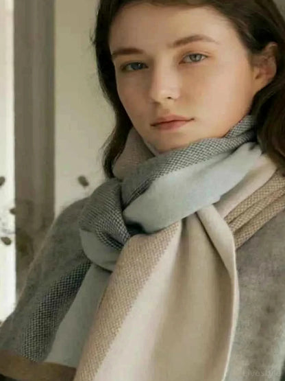 Thermal Contrast Acrylic Scarf — detail view — Livostyle