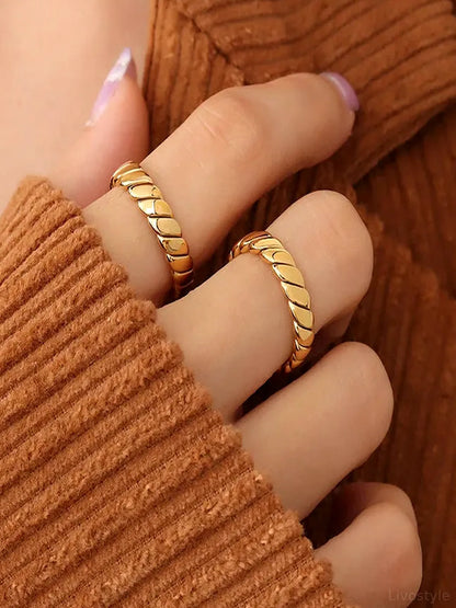 Titanium Steel Gold-Plated Ring — detail view — Livostyle